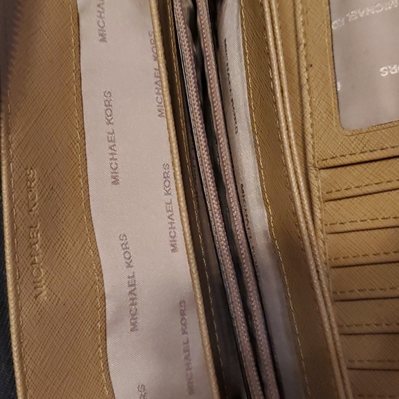 Michael Kors Black Wallet/Wristlet - Picture 7 of 8